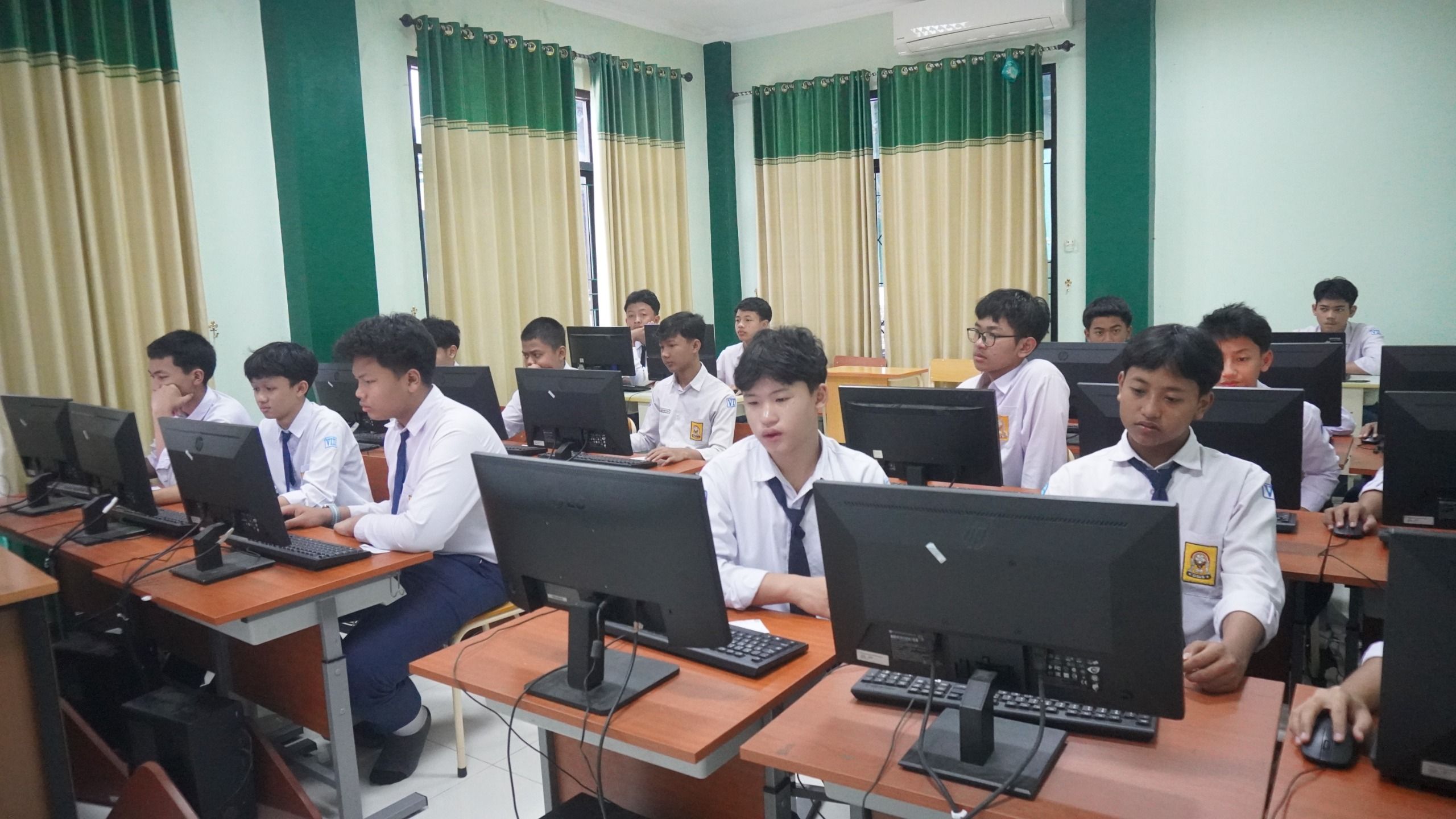 Wujudkan Digitalisasi Pendidikan Pesantren Sragen, SMP Dimsa Gelar Gladi Bersih TKA 2026